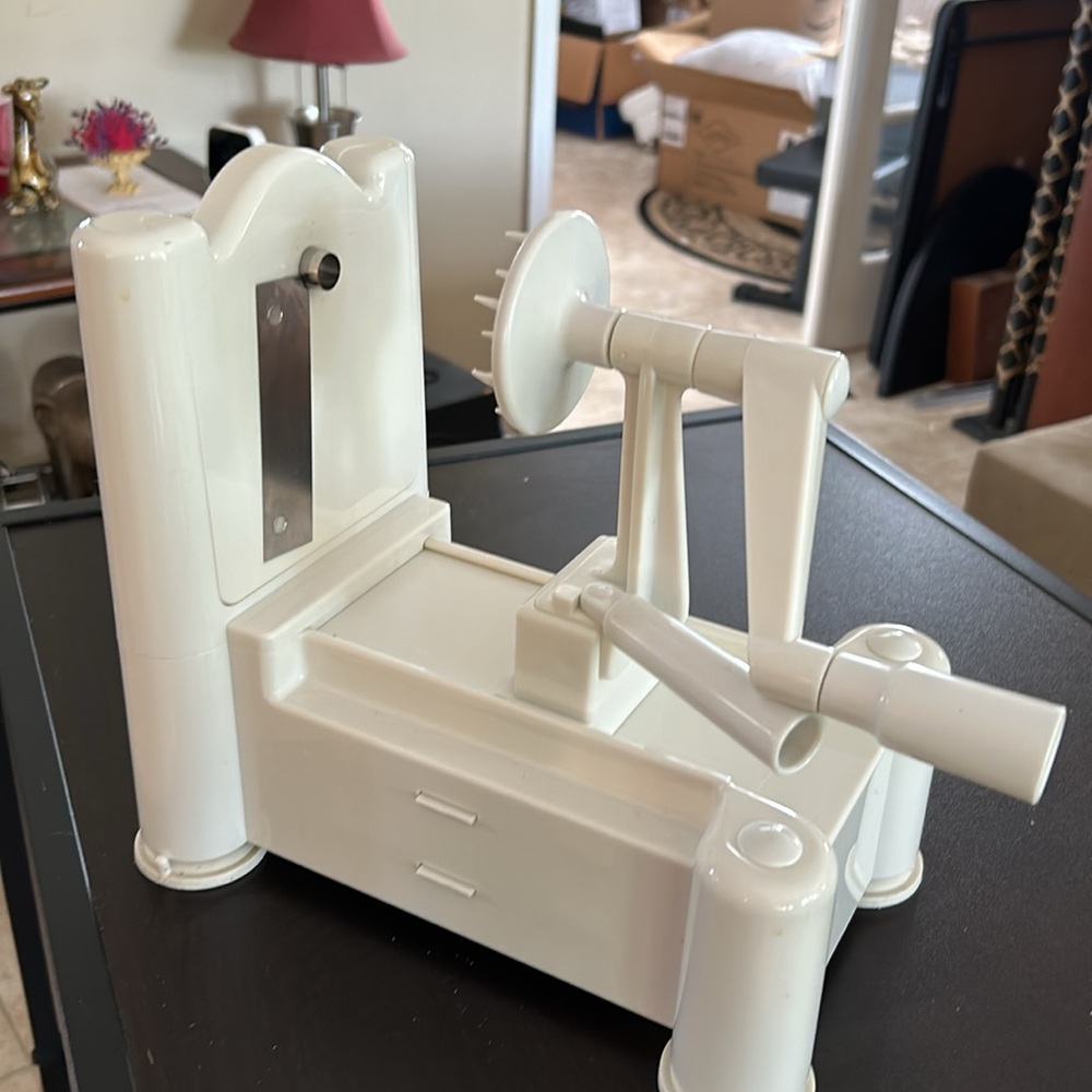 Vegetable spiral slicer! Paderno World Cuisine 1 Blade Vegetable spiral Slicer